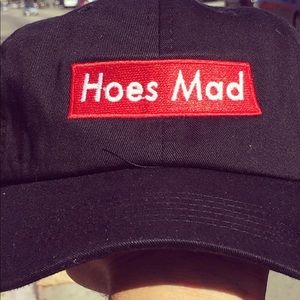 Hoes Mad hat